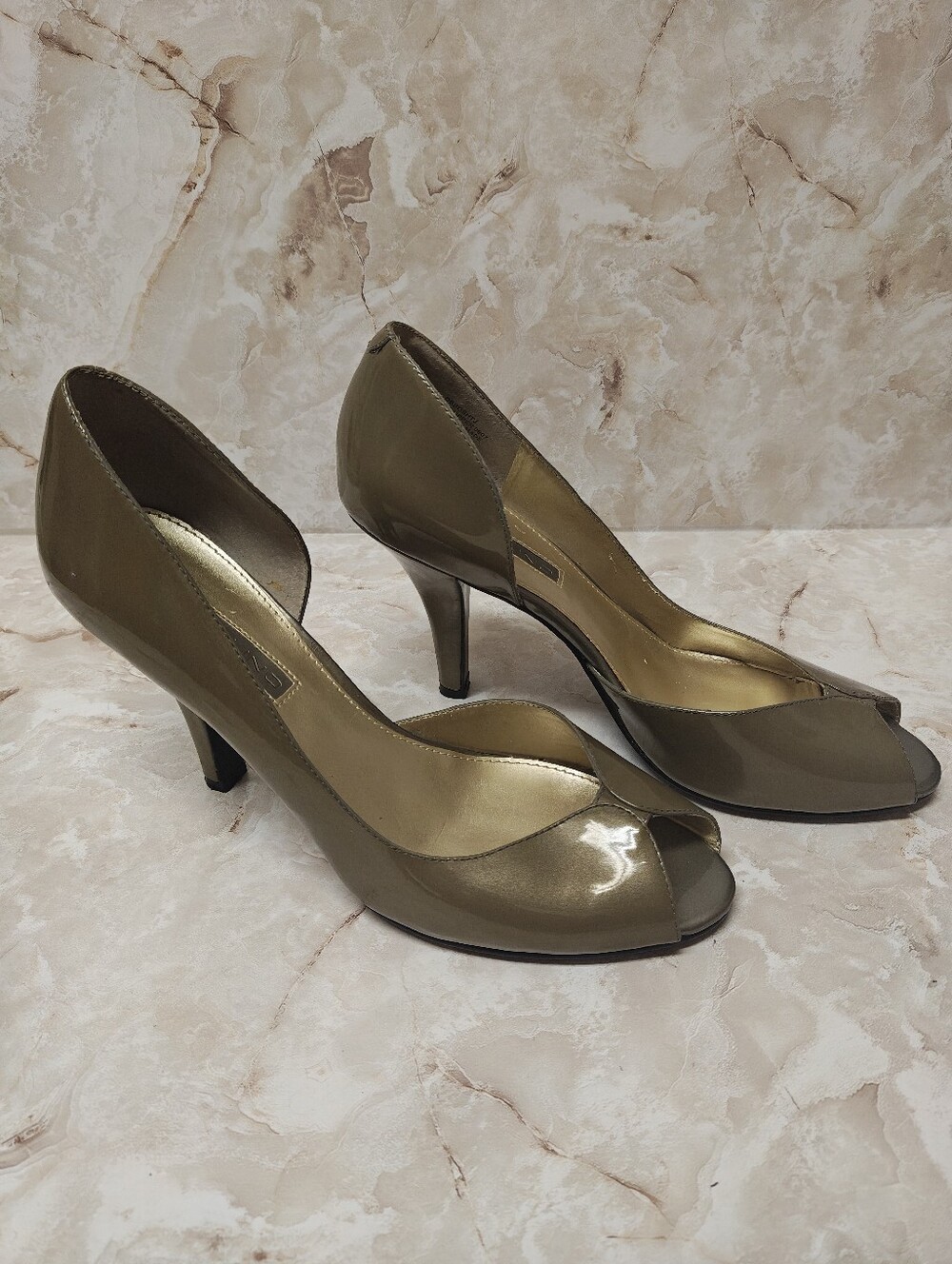 Bandolino SLIGHTLY SPARKLEY Taupe Peep Toe Pump Heel Size 8.5 M